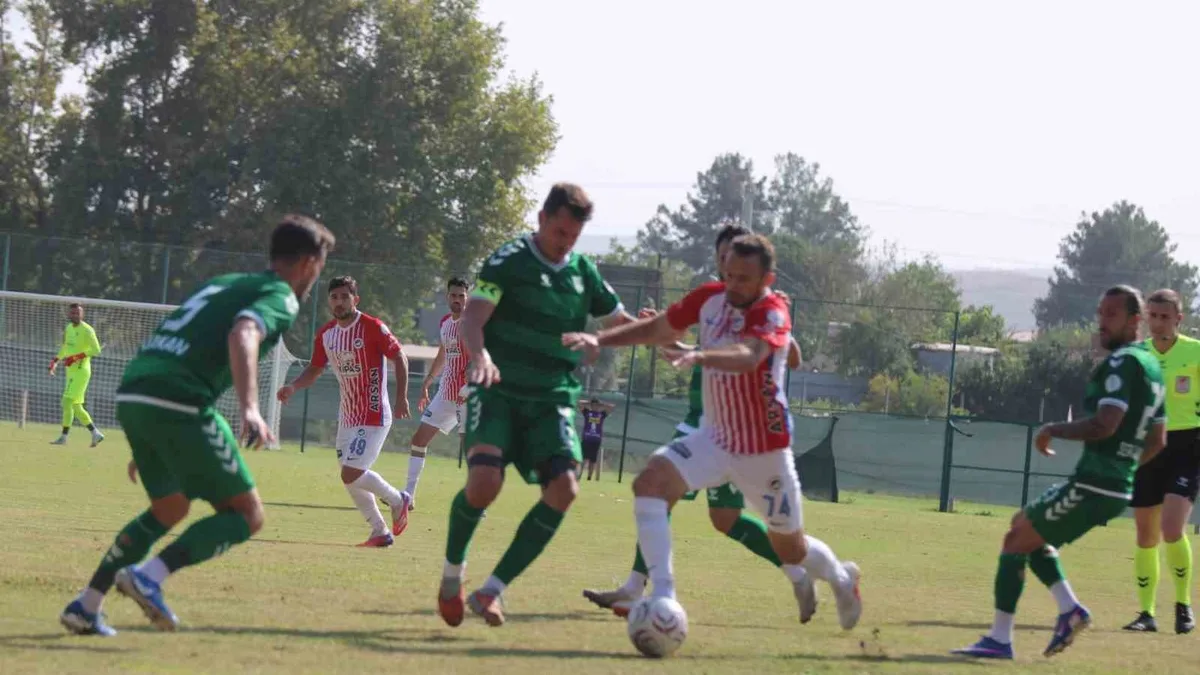 12 Bingölspor, bakım nedeniyle Osmaniye'de oynanan maçta İstiklalspor'u 2-1 yendi