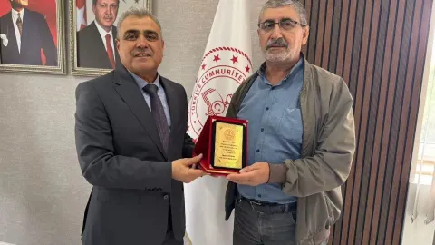 Afşin İlçe Milli Eğitim Müdürlüğü’nden Emekli Personele Plaket