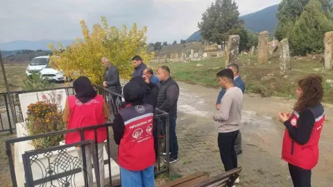 Andırın’da vatan nöbeti: şehitler kabirlerinde dualarla yad edildi