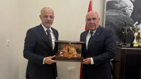 Başkan Kıraç’tan Ekinözü Belediye Başkanı Vicdan’a Ziyaret