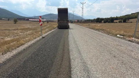 Büyükşehir, Göksun Yeniyapan’ın Yolunda İkinci Kat Asfaltı Seriyor - Maraş Son Haber