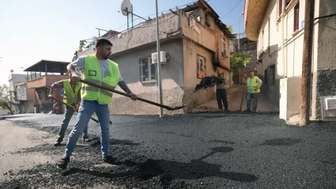 Büyükşehir’den Dulkadiroğlu Divanlı Mahallesi’nde Kesintisiz Asfalt Mesaisi
