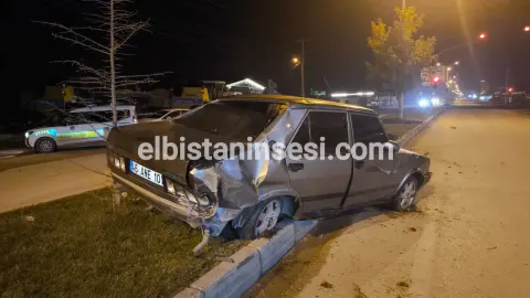 Çarpışan otomobillerden biri refüje çıktı: 1 yaralı