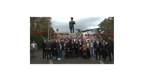CHP Kahramanmaraş İl Başkanlığı, 103. yılda Atatürk Anıtı'na çelenk koydu