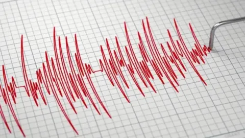 Deprem mi oldu? 27 Ekim 2026 son dakika depremleri açıklandı