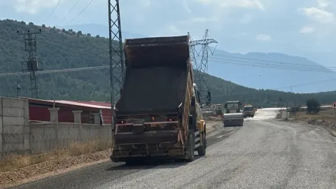 Göksun'da Kırsal Mahalle Yoluna İkinci Kat Asfalt | Andırın Postası