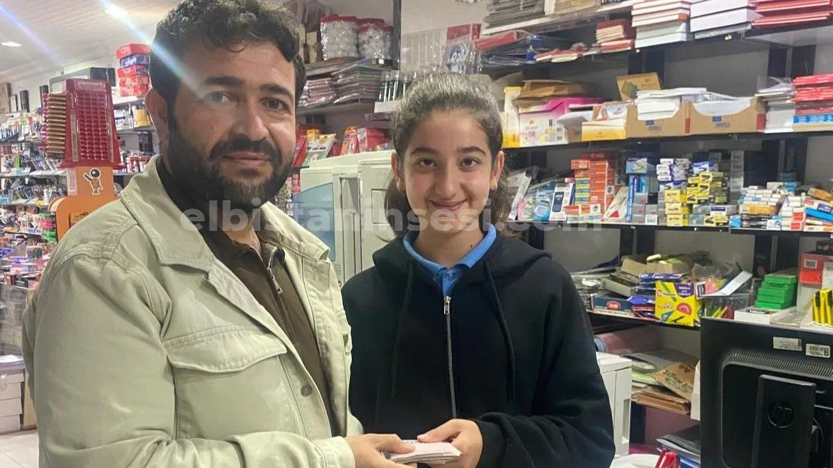 İlk bursunu Gazzeli çocuklara bağışladı