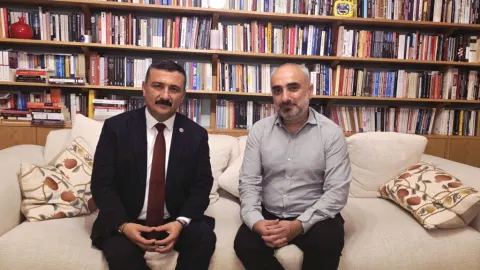 İYİ Partili Türkoğlu’ndan ev hapsindeki İsmail Saymaz’a ziyaret!