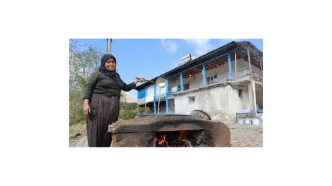 Kahramanmaraş Ekinözü'nde üzümlerden yapılan pekmezin kilosu 800 liradan satılıyor
