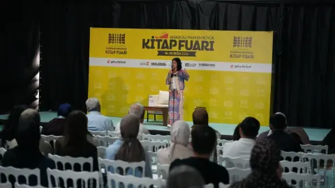 Kahramanmaraş Kitap Fuarı'nda Reyhan Çınar’dan Uyarı! "Dilimiz Tehlike Altında"