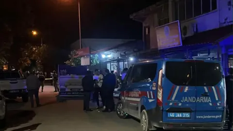 Kahramanmaraş Türkoğlu'nda akraba kavgasını ayıran polis, kuzeninin tüfeğiyle öldü
