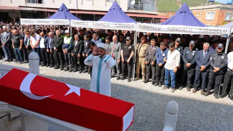 Kahramanmaraş Türkoğlu'nda alacak meselesinde ölen polis memuru Orçan toprağa verildi