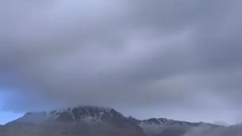 Kahramanmaraş'ta Berit Dağı'nın zirvesi mevsimin ilk karıyla beyazladı