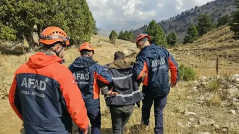 Kahramanmaraş'ta dağlık alanda mahsur kalan çoban kurtarıldı