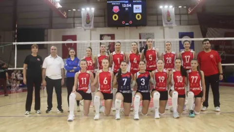 Kahramanmaraş'ta ev sahibi takım Antepia'ya set vermedi