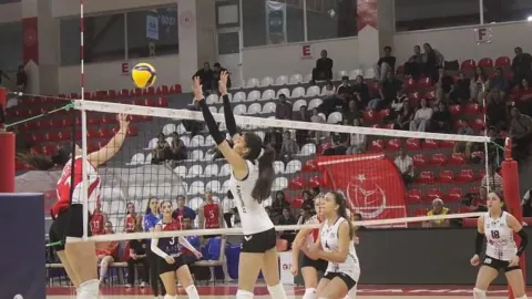 Kahramanmaraş’ta Filenin Sultanları Esti Geçti: Antepia Karşısında Net Galibiyet!