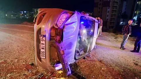 Kahramanmaraş'ta kazada 2 kişi yaralandı, sürücünün aşırı hızlı olduğu öne sürüldü