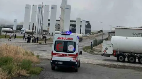 Kahramanmaraş'ta oksijen tankı patladı: çevre beyaz dumanla kaplandı