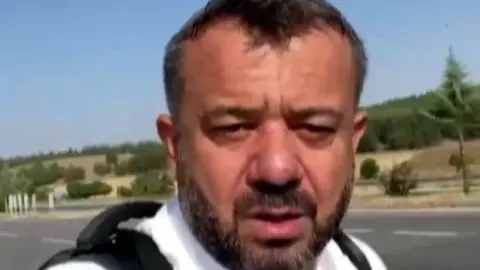 Kahramanmaraş'tan yürüyerek ve otostop çekerek umreye gidiyor