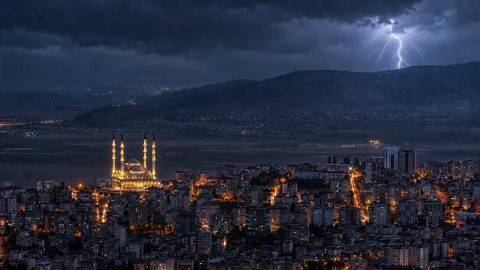 Meteoroloji Uyardı: Kahramanmaraş'ta Sağanak Yağış ve Saatte 70 Km Hızla Esen Rüzgar Beklentisi