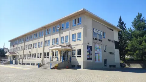 Okul Çevresinde Koku Paniği: 15 Öğrenci Hastanelik Oldu! | Andırın Postası