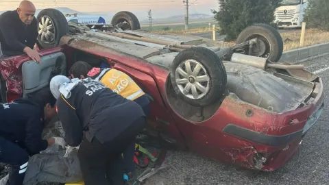 Pazarcık’ta Otomobil Takla Attı: Sürücü Araçta Sıkıştı