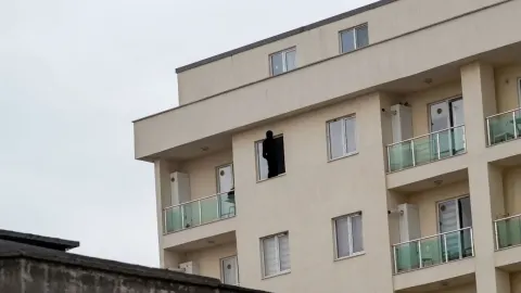 Penceredeki Kadın Paniğe Neden Oldu: Ekipler Alarma Geçti! | Andırın Postası