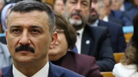 Selçuk Türkoğlu’ndan Halk TV’ye Şafak Baskınına Tepki: Basın Özgürlüğüne Vurulan Kelepçedir