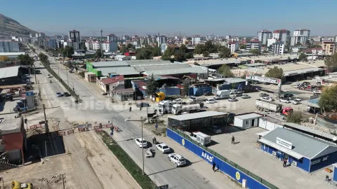Tek şerit kapandı, araçlar sanayiye yönlendiriliyor