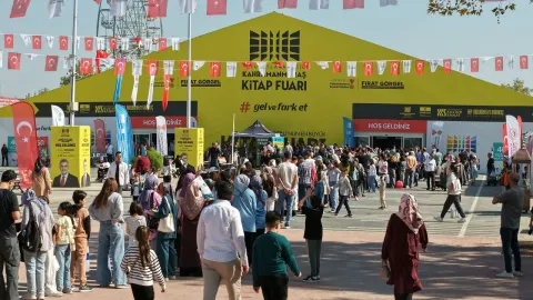 Uluslararası Kahramanmaraş Kitap Fuarı'nın ziyaretçi sayısı 400 bini aştı